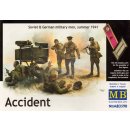 1:32 Accident. Soviet & German military men,