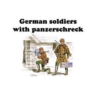 GERMAN SOLDIERS WITH PANZ