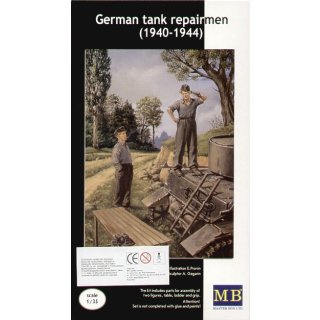 2 GERMAN TANK REPAIRMEN (