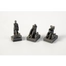 1:72 AH-1 Sitting pilots (2 figures)a. ground crew(1...